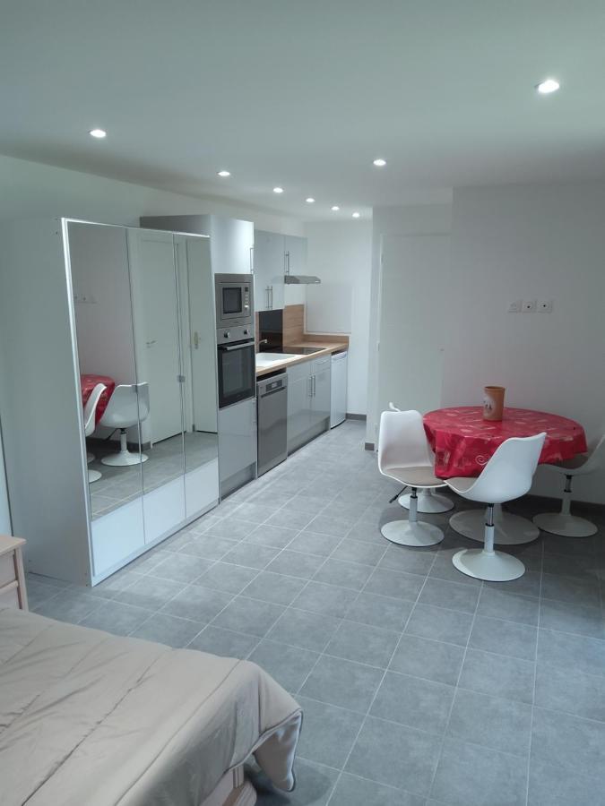 Meuble Avec Cour Apartment Sotteville-lès-Rouen Екстериор снимка