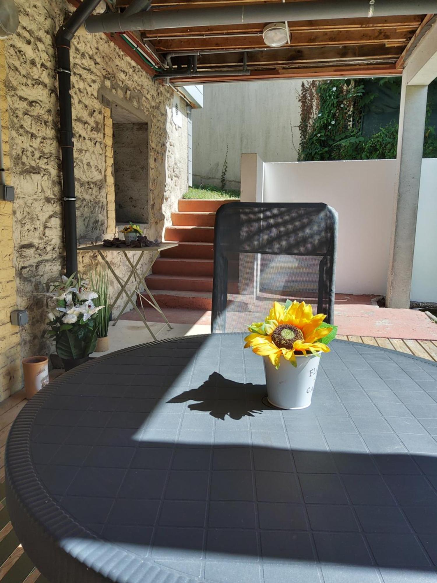 Meuble Avec Cour Apartment Sotteville-lès-Rouen Екстериор снимка